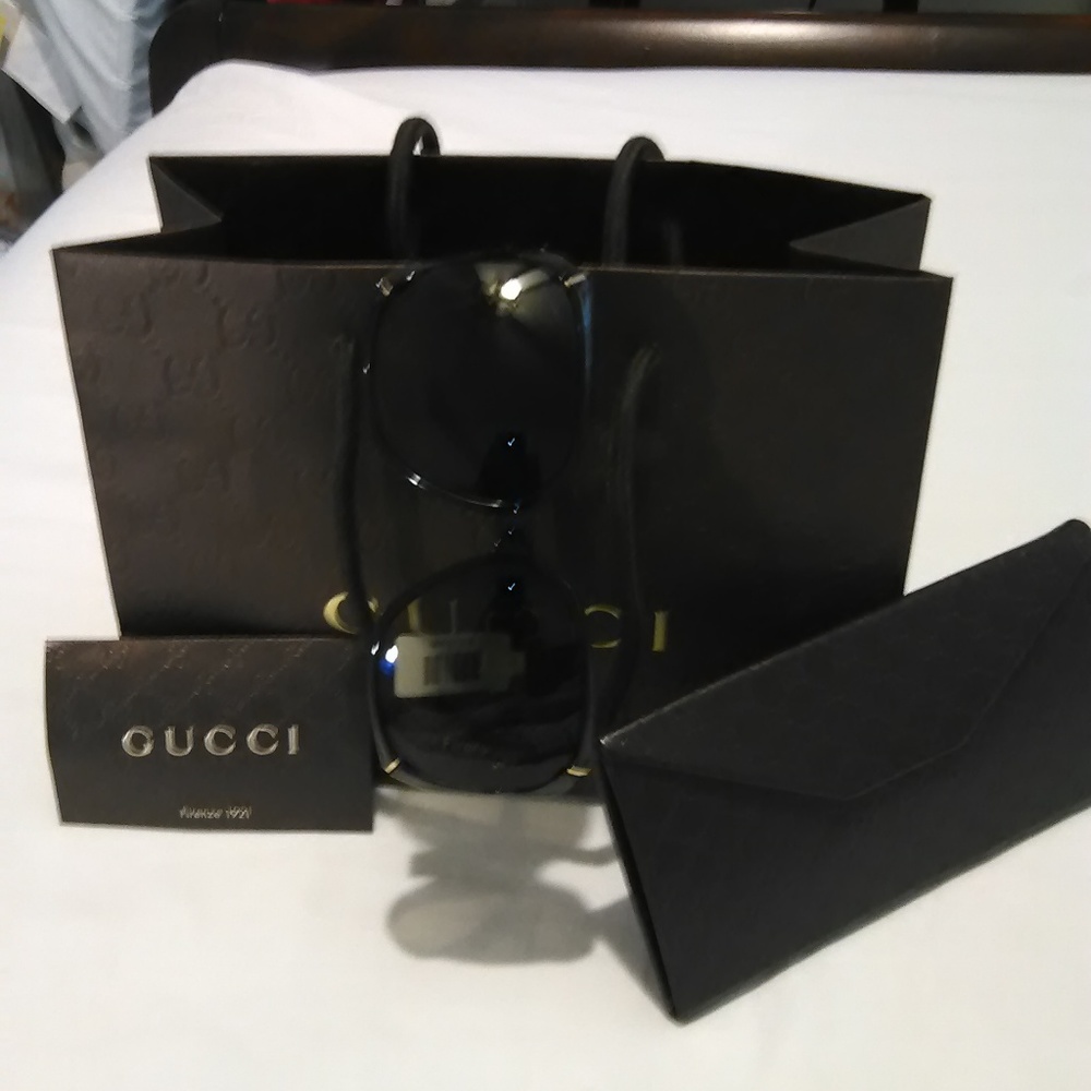 Last pair!  Authentic Gucci Sunglasses - Picture 2 of 4